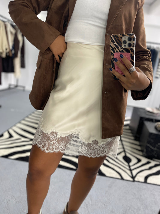 Saia Renda Cetim