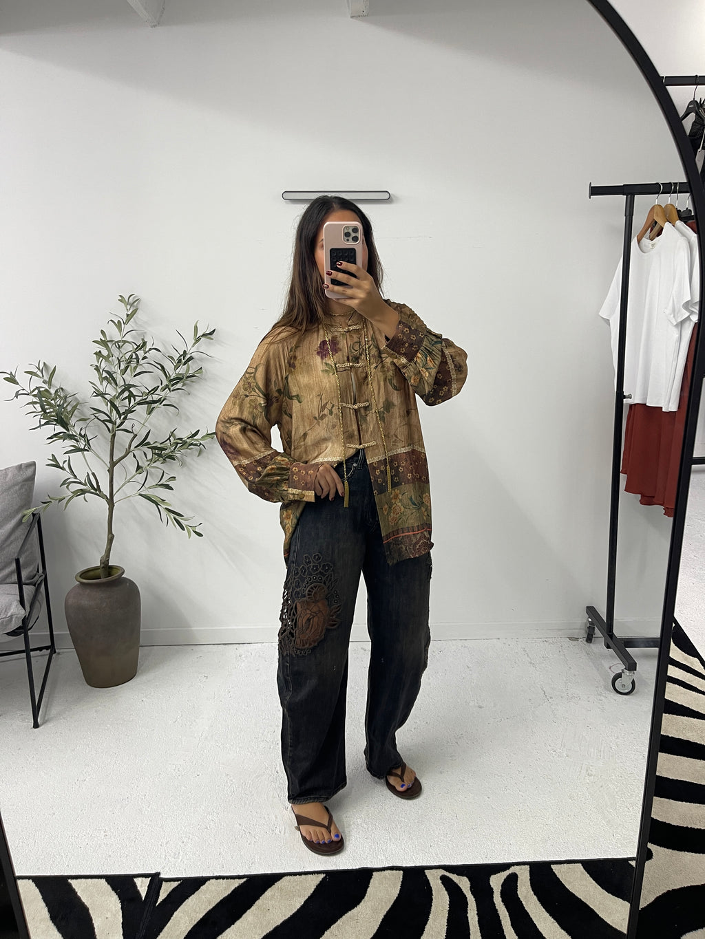 Jeans com aberturas