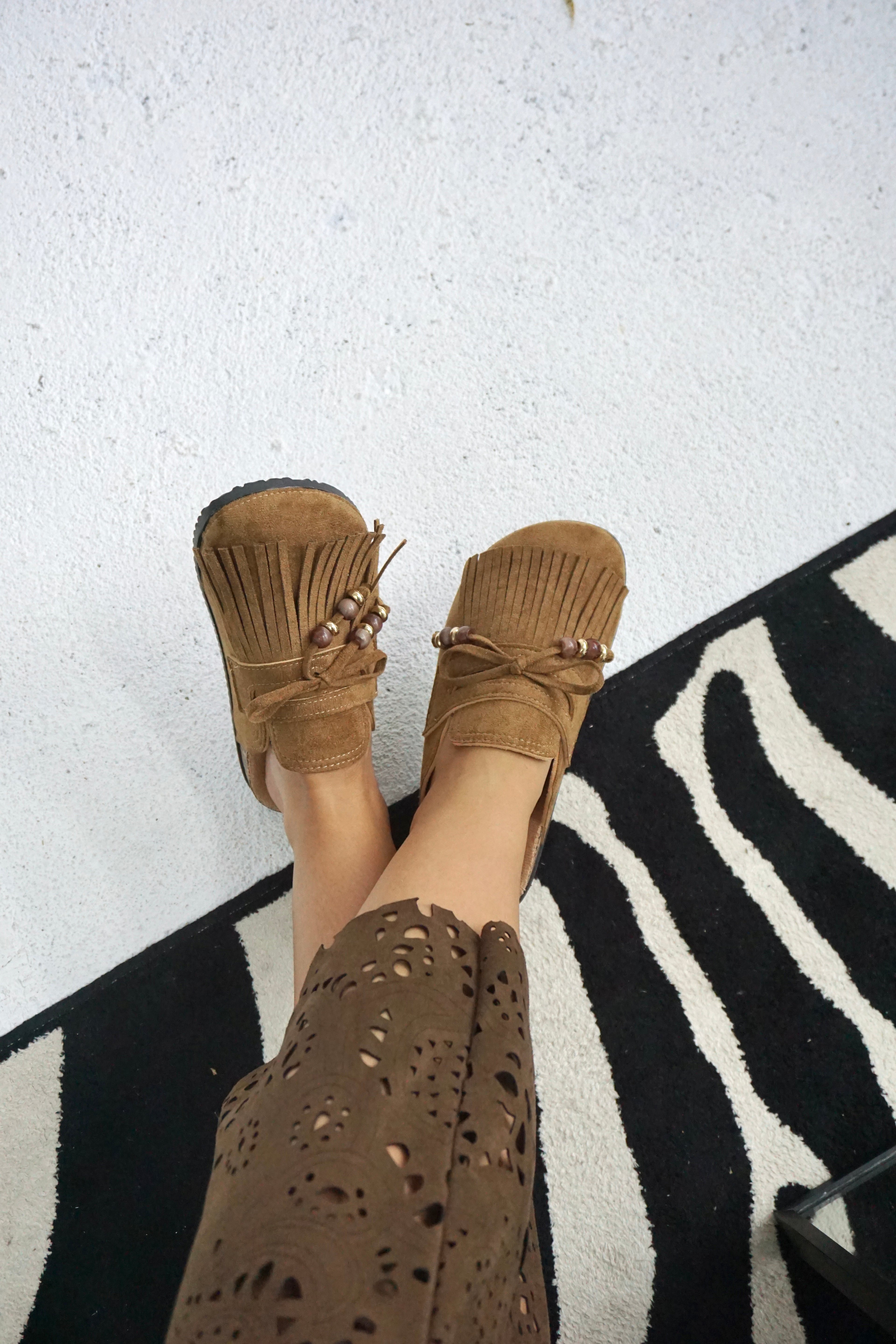 Clogs com franjas