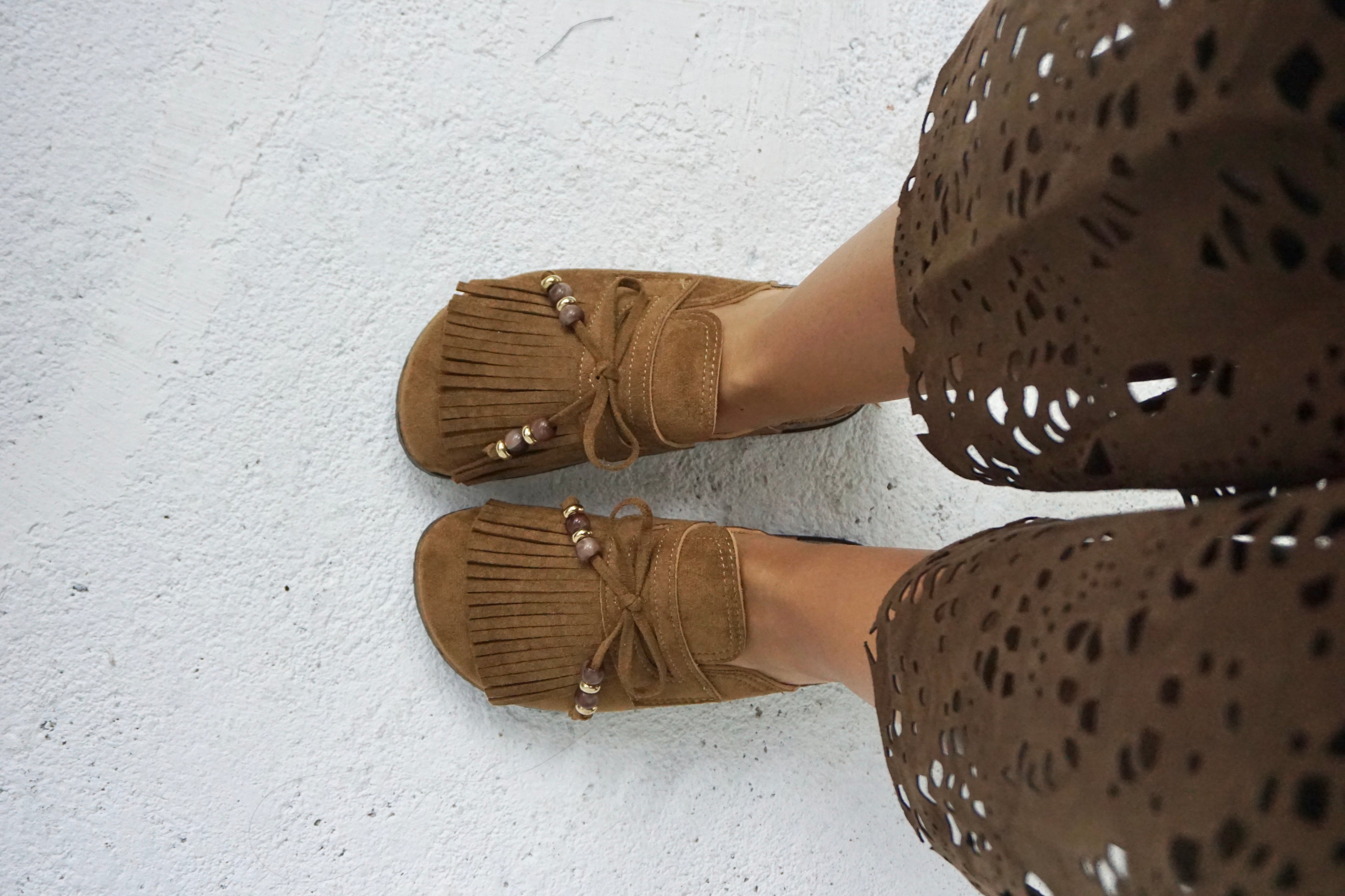 Clogs com franjas