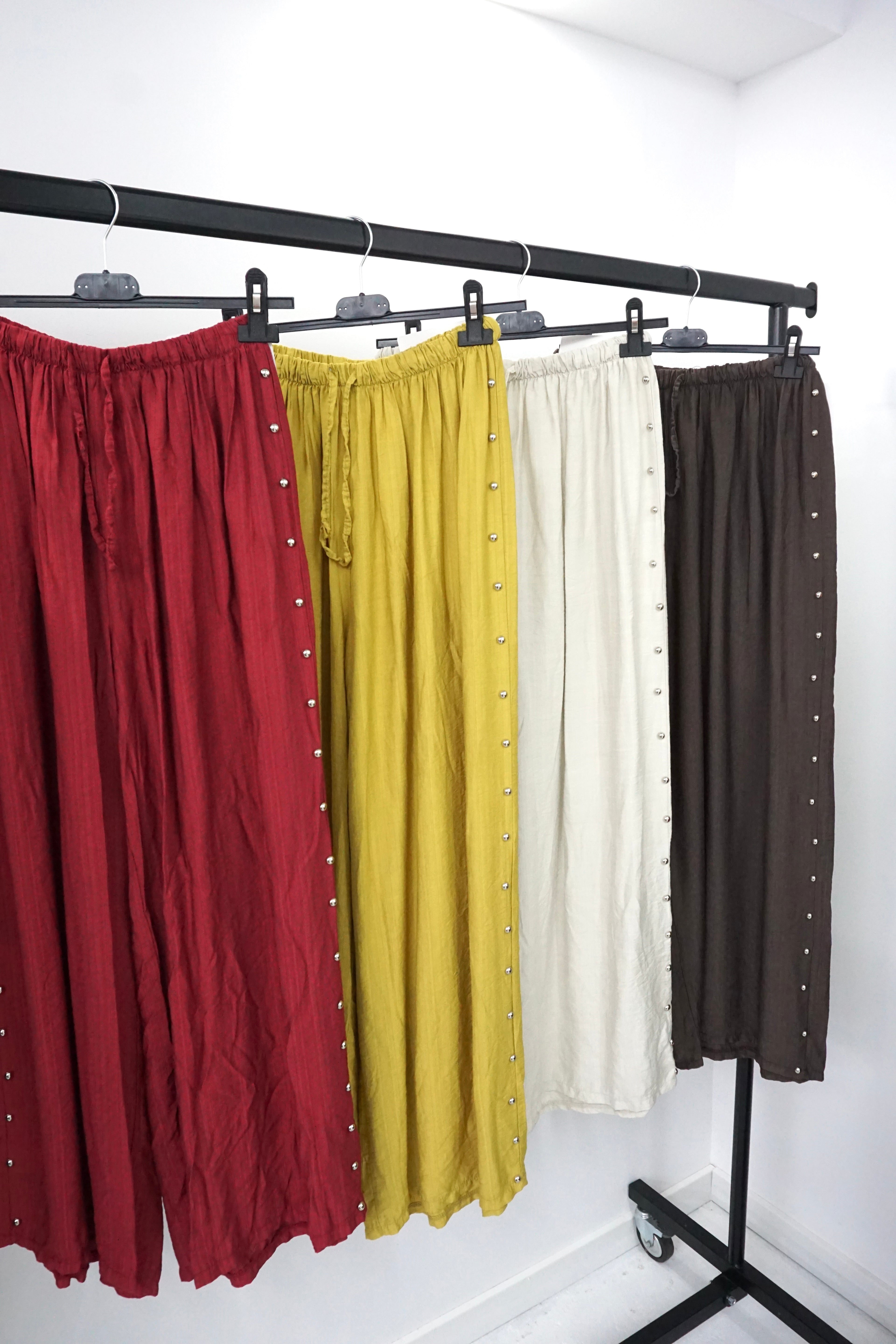 Calças Viscose de Tachas