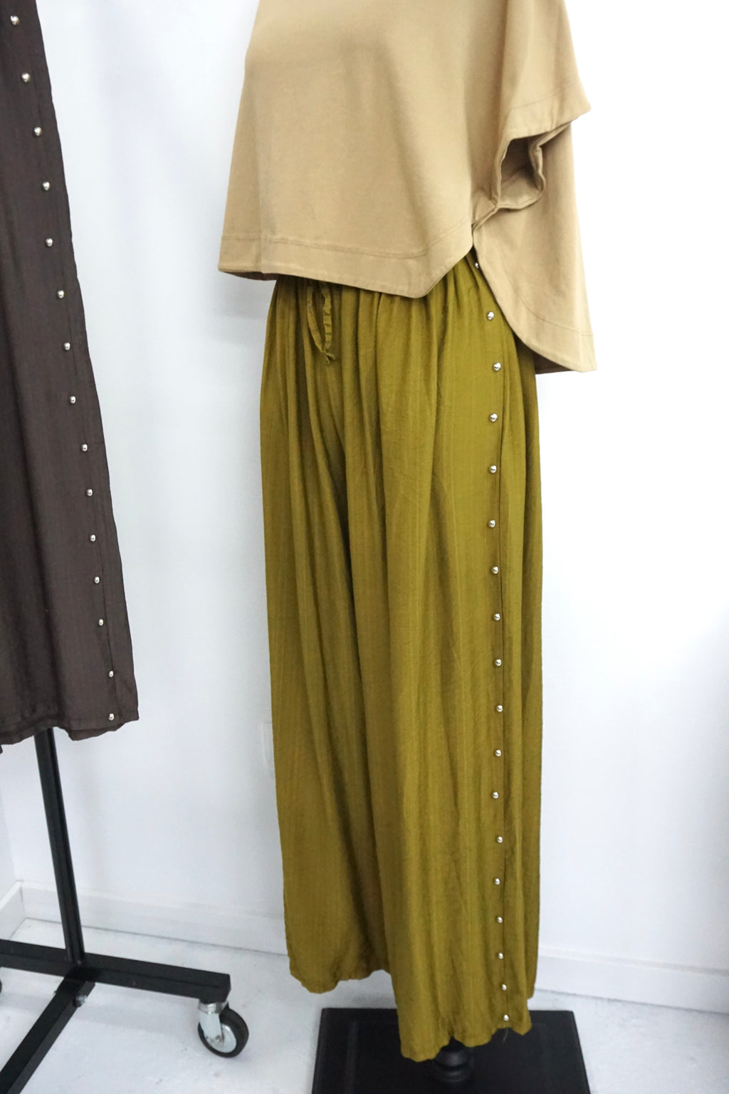 Calças Viscose de Tachas