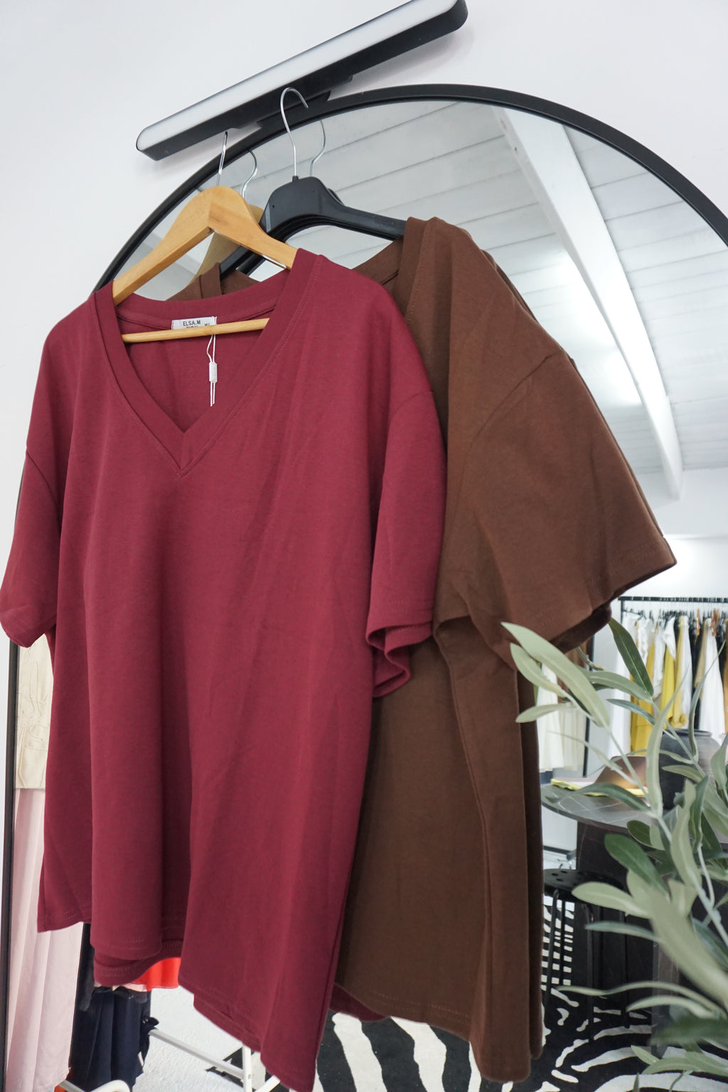 T-shirt bico (2 cores)